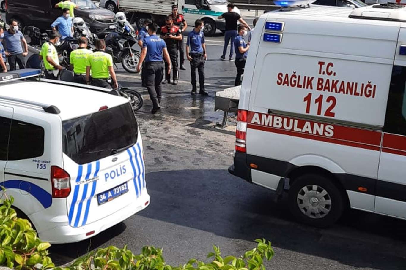 Motosikletli polis ekibi TEM otoyolunda kaza yaptı: 2 ağır yaralı Motosikletli polis ekibi TEM otoyolunda kaza yaptı: 2 ağır yaralı